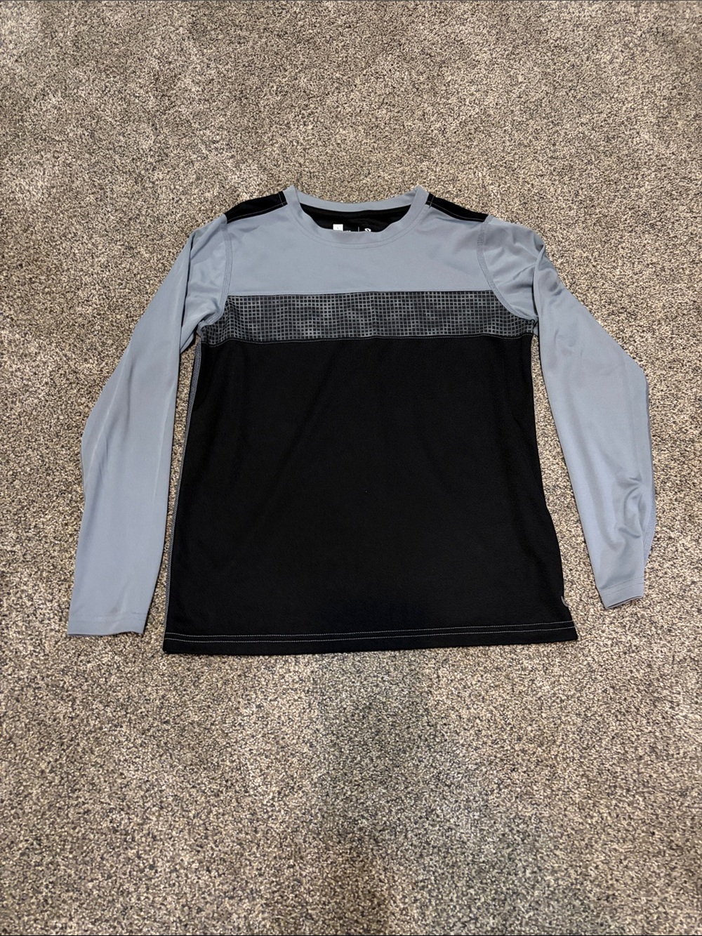 Boys Xersion Black and Gray Long Sleeve Athletic Tee Size Large 14/16